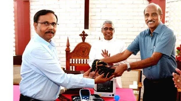 കാരക്കോണം സി എസ് ഐ മെഡിക്കൽ കോളേജിൽ റോബോട്ട് ചികിത്സ