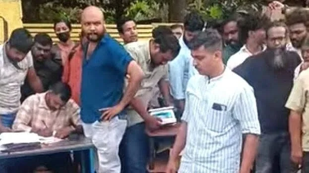 കാറിൽ നിന്ന് 300 കിലോ പിടികൂടി