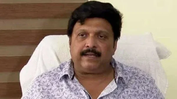 ‘മന്ത്രി ഗണേശ് കുമാറിനെ കാണാൻ പാടില്ലാത്ത സാഹചര്യത്തിൽ കണ്ടു’