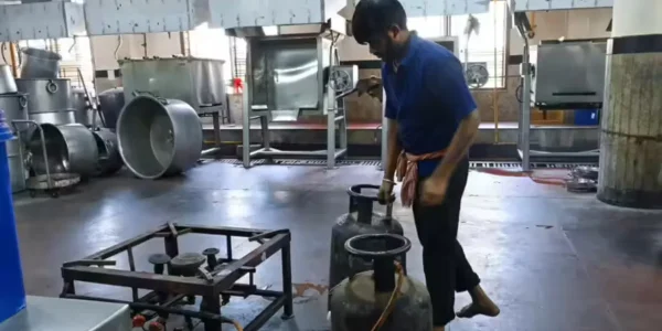 പാചകവാതക ക്ഷാമം, ഹോട്ടലുകൾ സമരത്തിലേക്ക്